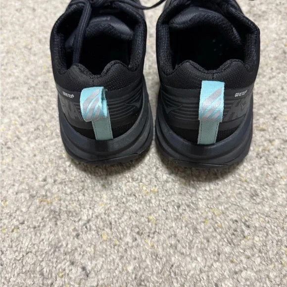 Hoka sneakers - Picture 3 of 5